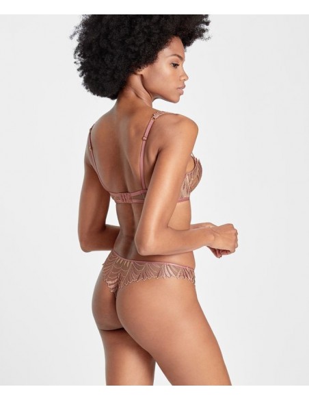 String - Sensory Illusion